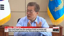 President Moon encourages open debate at first meeting of chief aides