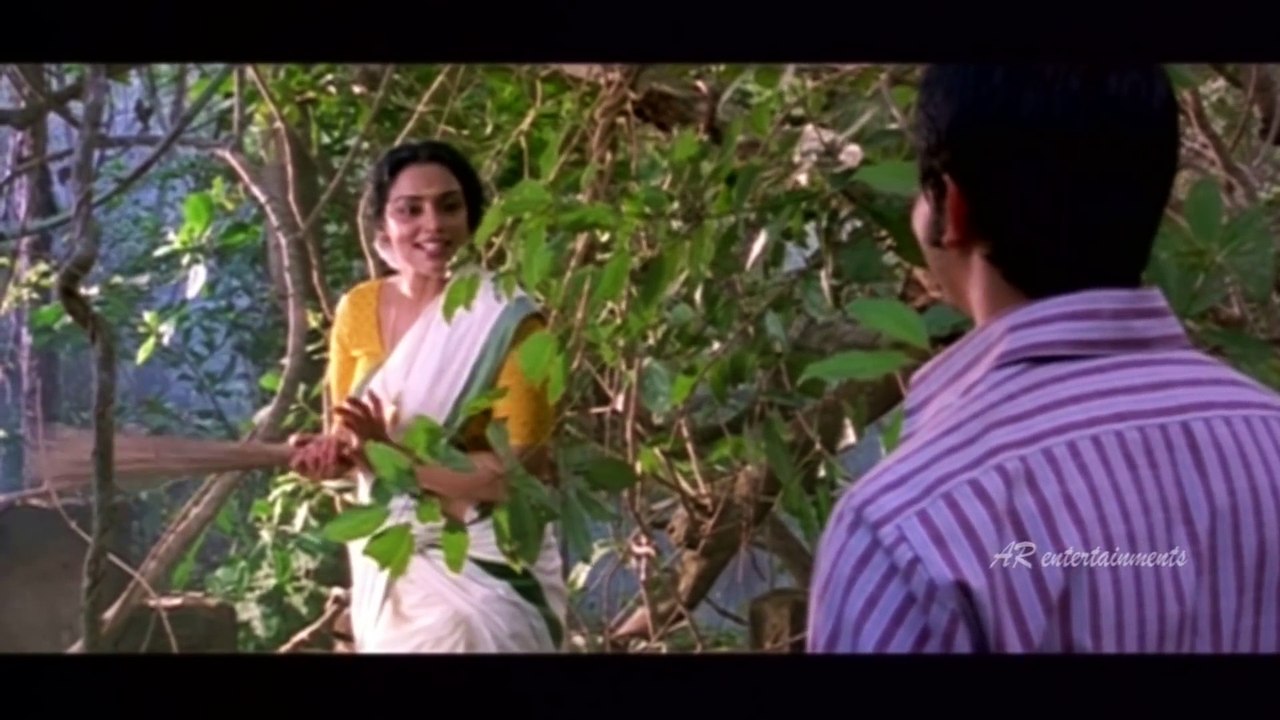 Boy Enjoying watching Sweta Menon Bathing _ AR Entertainments