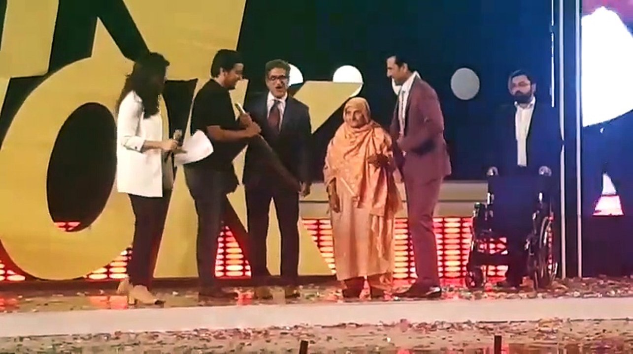 Younis Khan being Handed Over “Golden Bat” for...