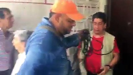 Diputado le dio un golpe a su mamá en Televisión en vivo y esto fue lo que paso después.