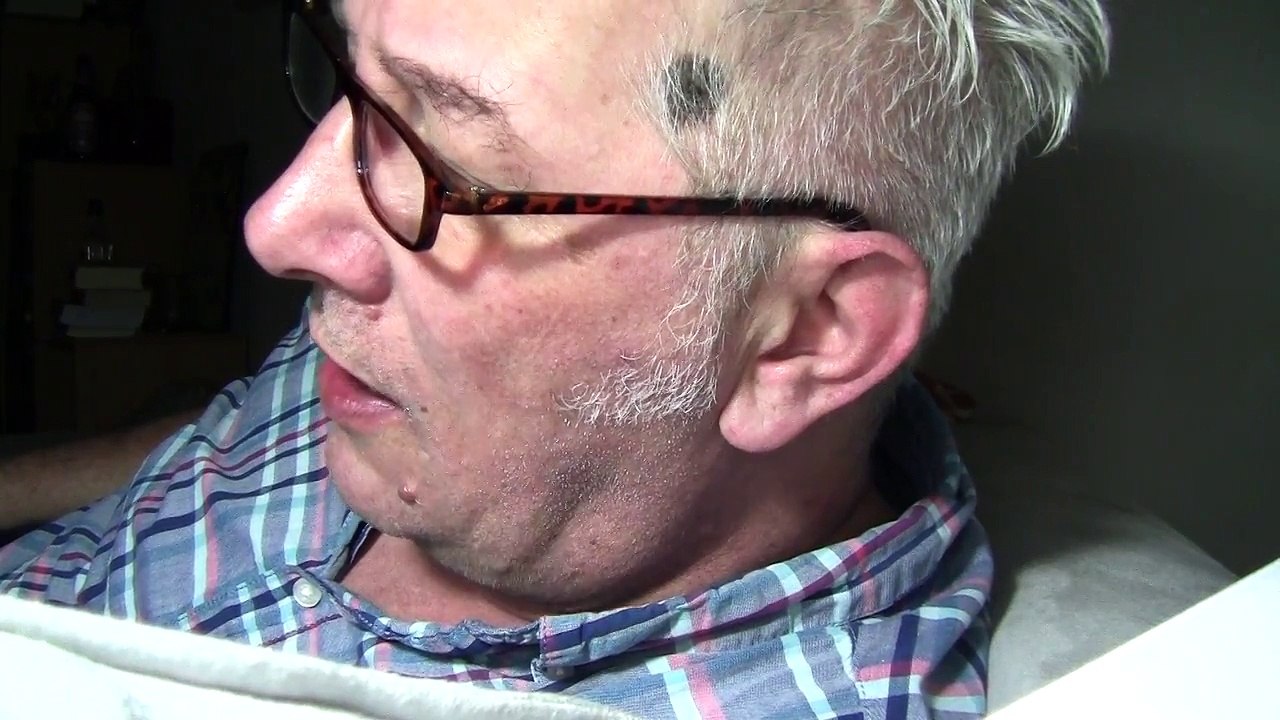 Ein versoffener alter Mann verträgt Leak nicht