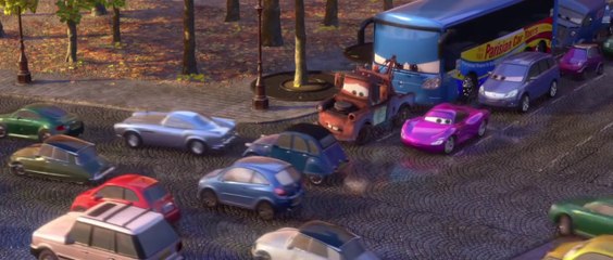 CARS 2 - Extrait - Paris (avec le titre de Bénabar 'Mon Coeur Fait Vroum') -