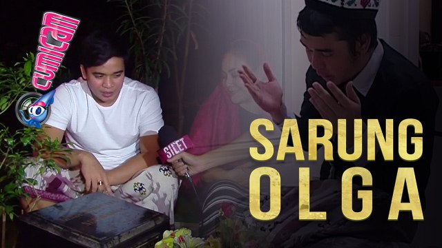 Nyekar ke Makam Alm. Olga, Billy Pakai Sarung Milik Kakaknya - Cumicam 26 Mei 2017