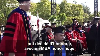 Elle aide son fils tétraplégique pendant ses études... elle obtient le même diplôme que lui