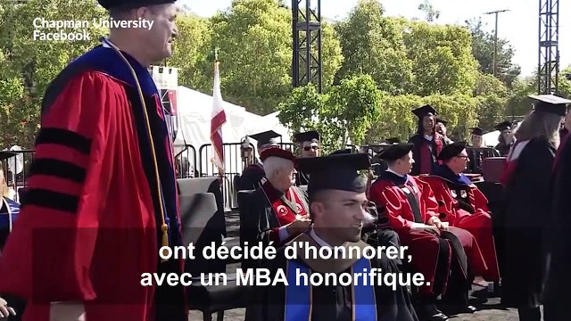 Elle aide son fils tétraplégique pendant ses études... elle obtient le même diplôme que lui