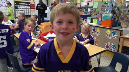 Diggs Visits Elementary School In Eagan