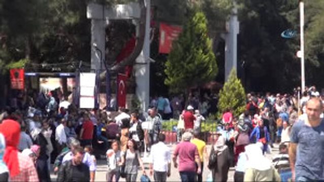 Manisa Valiliği: Bin 49 Asker Kışlada, 194 Asker Hastanede Tedavi Görüyor.