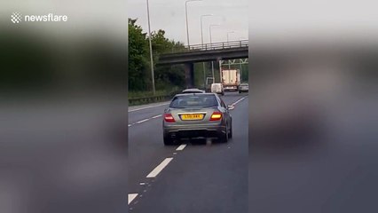 Driver continues on M25 despite missing a tyre