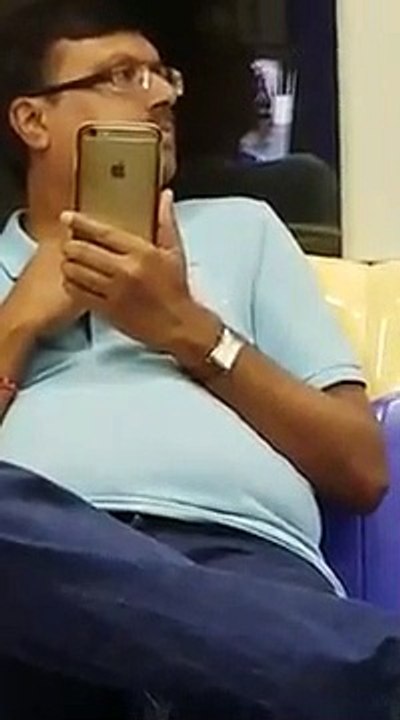 Un pervers qui filmait une jeune femme dans le métro se fait trahir par son reflet