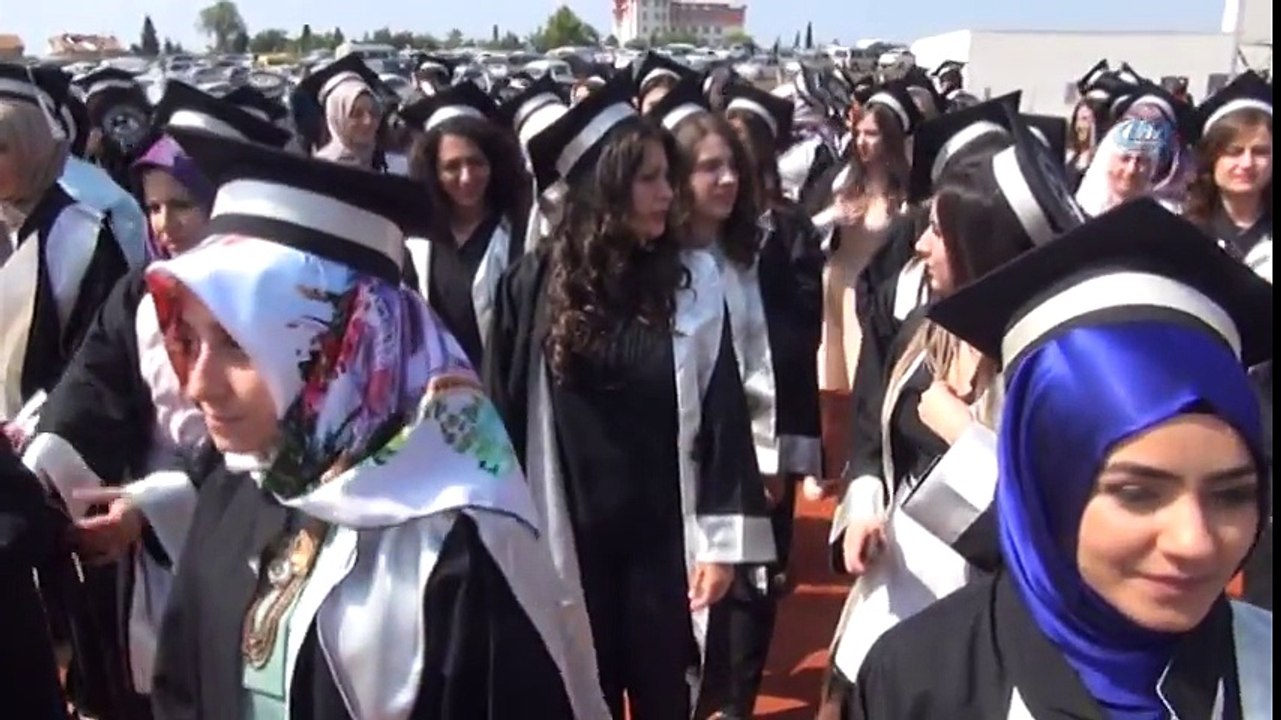 Mezuniyet Coşkusunu Küçük Kızıyla Birlikte Yaşadı