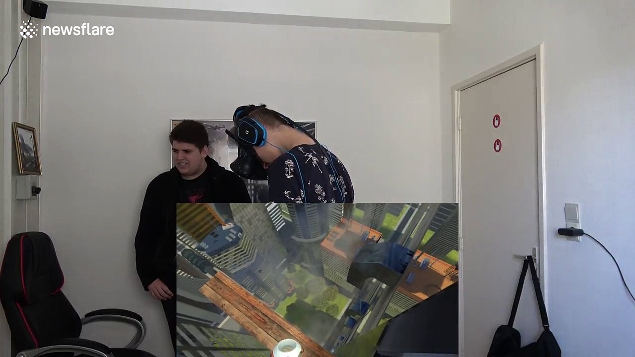 Gamer falls over while playing virtual reality game