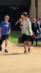 Ce père fait vivre le moment le plus gênant au monde à son fils