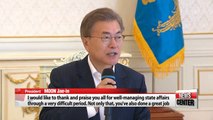 President Moon holds luncheon meeting to hear views of holdover cabinet