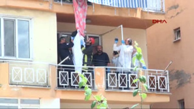 Denizli Kendini Balkon Demirine Asarak Intihar Etti