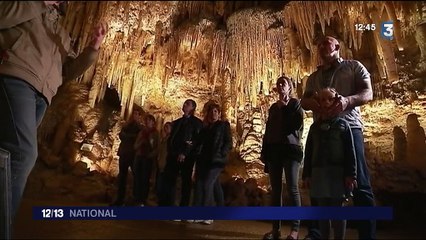 Gouffre de Proumeyssac : une cathédrale de calcaire souterraine en Périgord