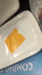 Quand tu commandes une tranche de fromage à McDo...