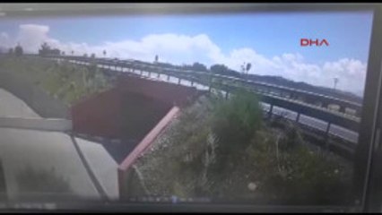 Denizli Beton Mikseriyle Köprüden Uçtu