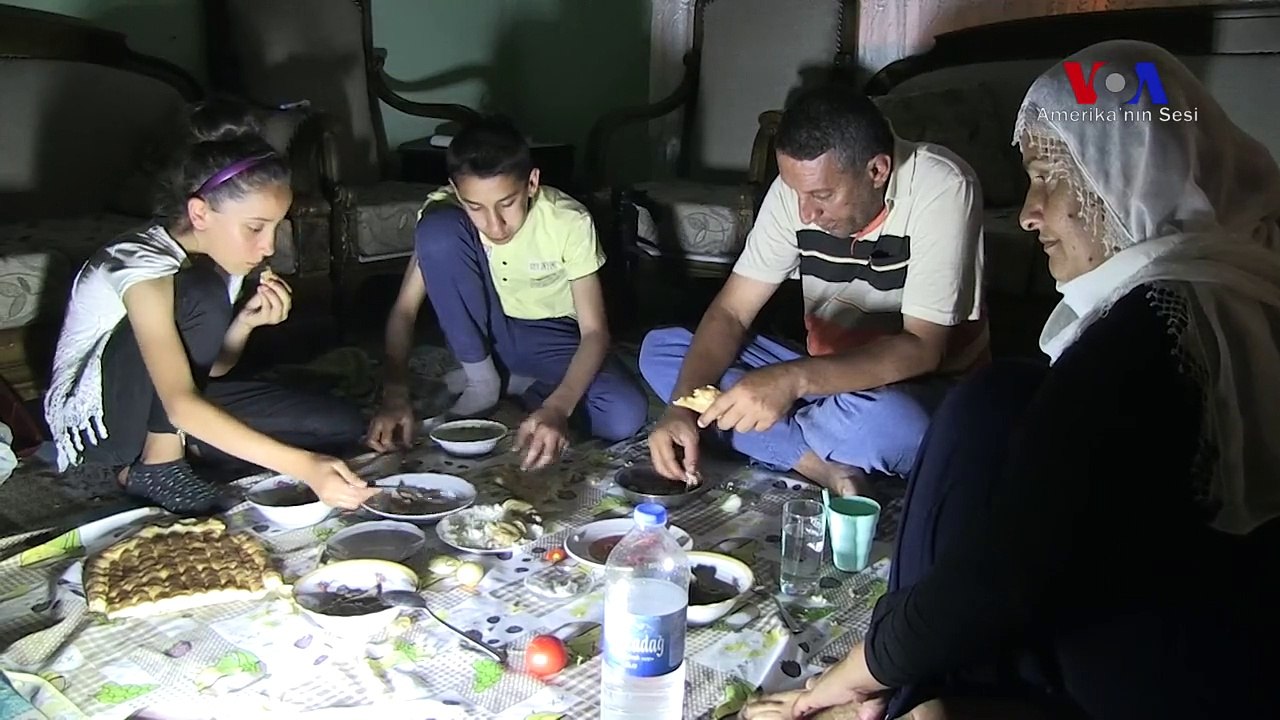 Sur Hem Karanlık Hem Susuz