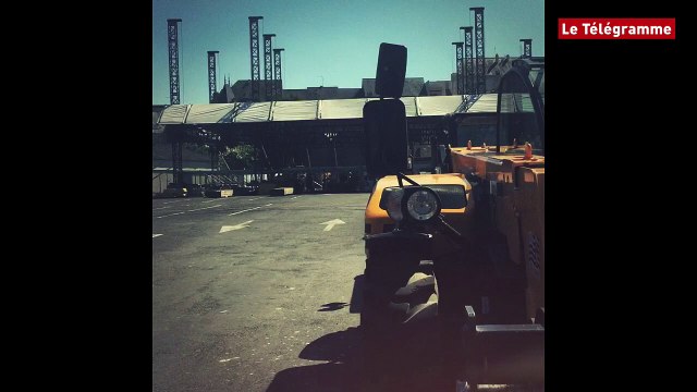 Saint-Brieuc. La grande scène d'Art Rock en cours de montage