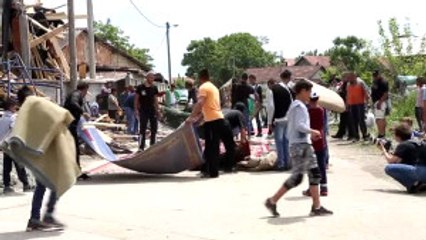 Yıkılan Mescidin Önünde Cuma Namazı Kılındı - Belgrad