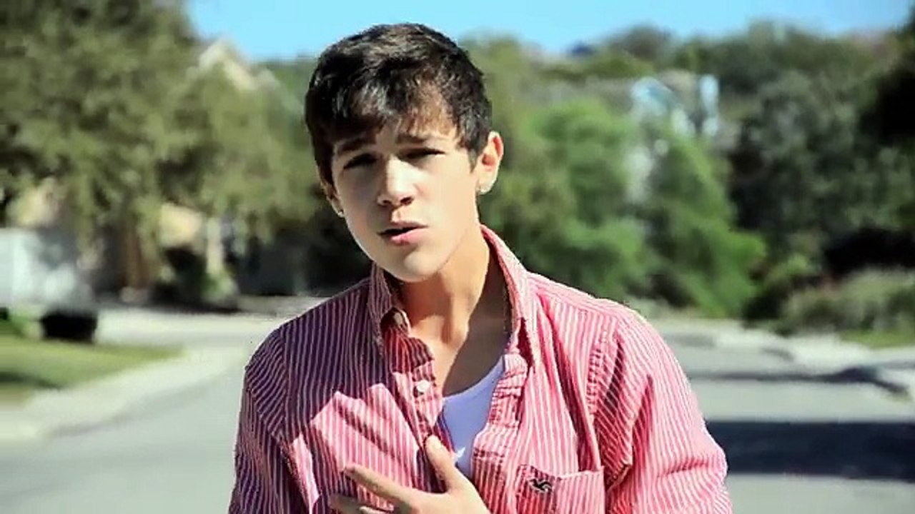 Mistletoe Justin Bieber music video cover by Austin Mahone with lyrics