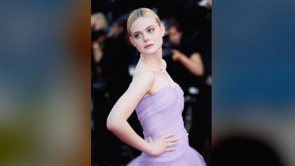 Tải video: Elle Fanning: Her Best Looks From Cannes Red Carpet | Cannes 2017