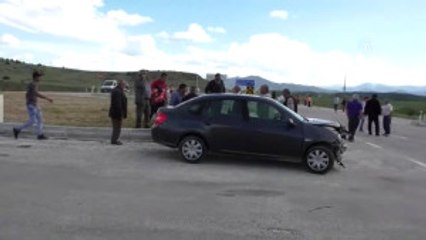 Cip Ile Otomobil Çarpıştı: 1 Ölü, 2 Yaralı