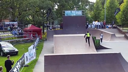 Cet agent de sécurité va ridiculiser ce jeune en BMX !