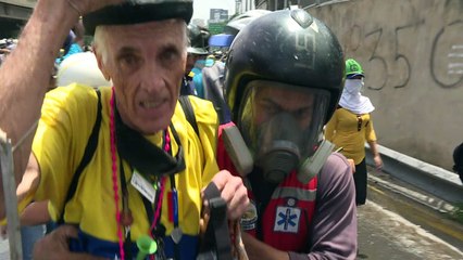 Gaz lacrymogènes au Venezuela pour freiner les manifestants