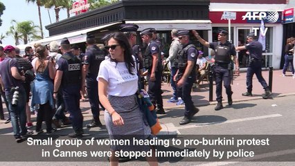 Cannes: pro-burkini protest stopped by police