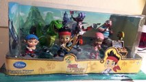 Unboxing Disney figurine playver Land Pirates Treasure Chest-Aximu