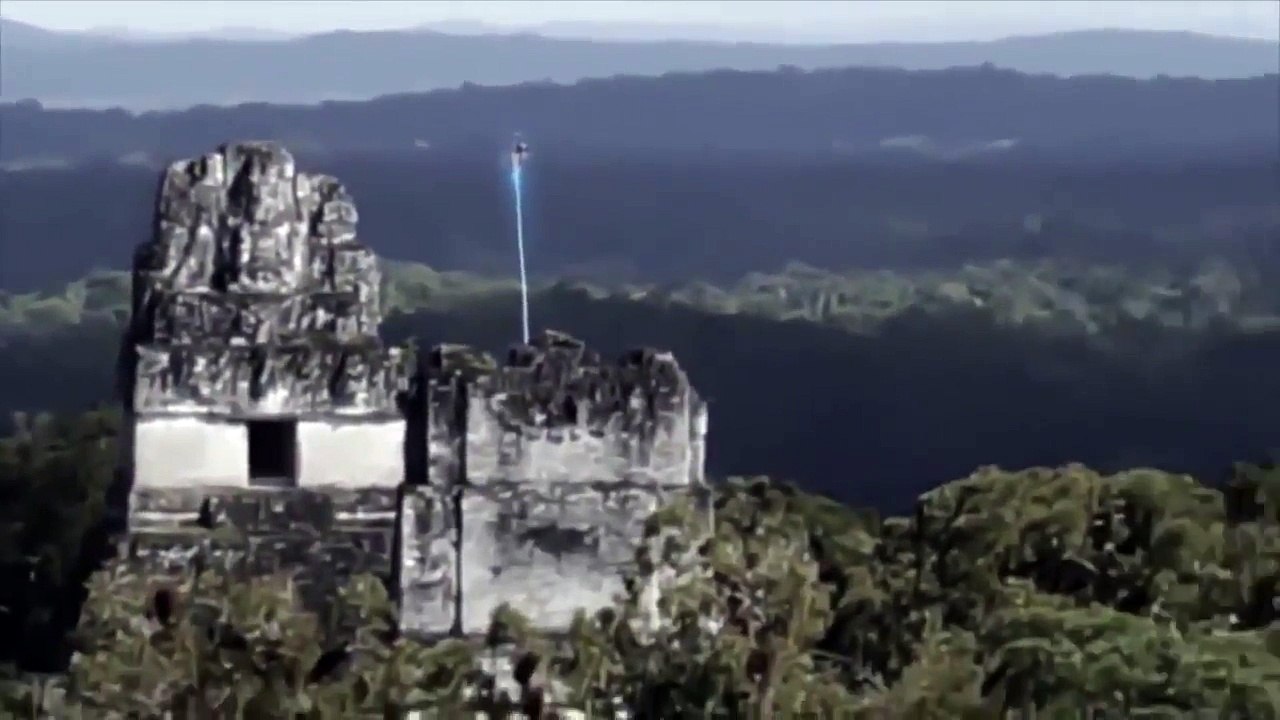 Ovni captado en Tikal Guatemala teletransportando algo o alguien