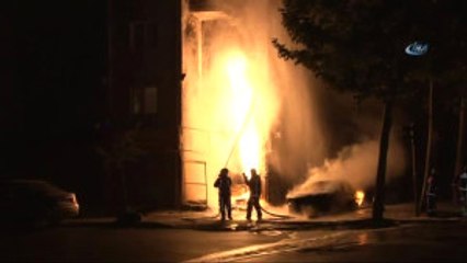 Doğalgaz Kutusunda Meydana Gelen Yangın Bütün Apartmanı Sokağa Döktü
