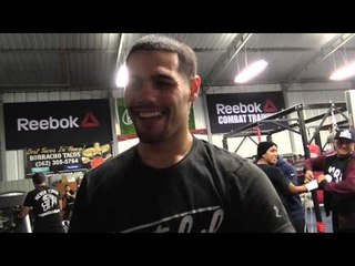 mikey perez working mitts with robert garcia EsNews Boxing