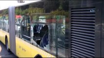 Metrobüs Bariyerlere Çarptı: 5 Yaralı