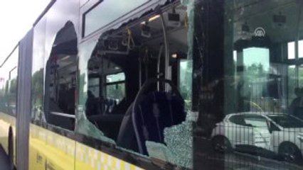 Metrobüs Bariyerlere Çarptı, 6 Yolcu Yaralandı