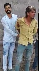 ਇਹ ਚੋਰ ਮੱਲਾਵਾਲਾ ਗੈਸ ਇਜੱਸੀ ਵਾਲਿਆ ਦਾ ਪੈਸਿਆ ਵਾਲਾ ਬੈਗ ਖੋਹ ਕੇ ਭੱਜ ਚੱਲਿਆ ਸੀ ਗੈਸ ਇਜੰਸੀ ਵਾਲਿਆ ਬਈਆ ਨੇ ਹਿੰਮਤ ਦਿਖਾ ਕੇ ਫੜ ਲਿਆ ਬੈਗ ਵਿਚ ਤਕਰੀਬਨ 250000 ਸਨ