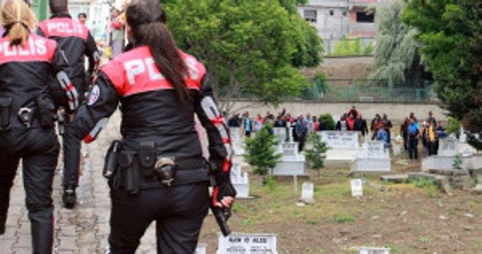 Edirne'de Katledilen Ailenin Cenaze Töreninde Ortalık Karıştı