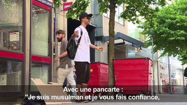 Manchester: un jeune musulman offre des câlins gratuits