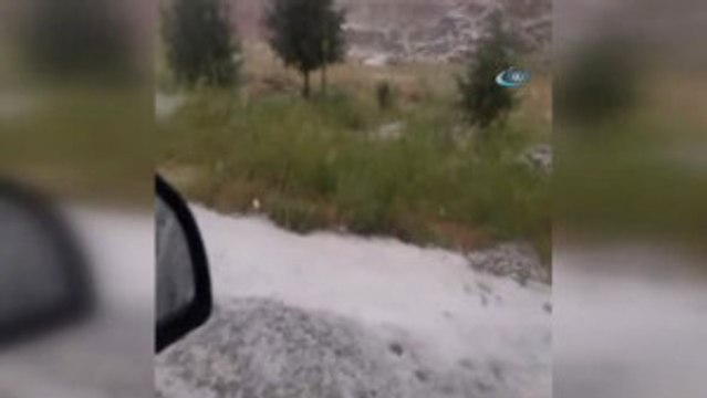 Kula İlçesinde Etkili Olan Dolu Heryeri Beyaza Bürüdü