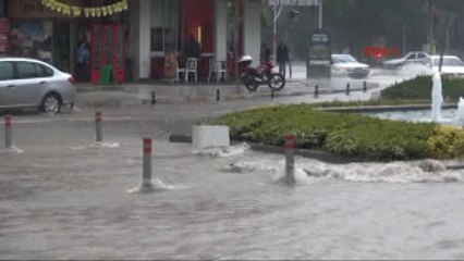 Çorum'da Şiddetli Yağış Hayatı Felç Etti