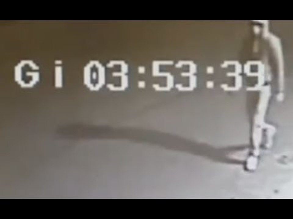 Napoli - Rapinarono e violentarono una ragazza,...