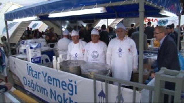 Üsküdar'da Iftar Sofrası Kuruldu