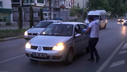 Yoldaki Sürücülere Iftariyelik Dağıtımı