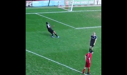 La simulation ridicule d'un footballeur.