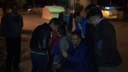 Artçı Depremler Devam Edince Vatandaşlar Sahuru Sokakta Yaptı