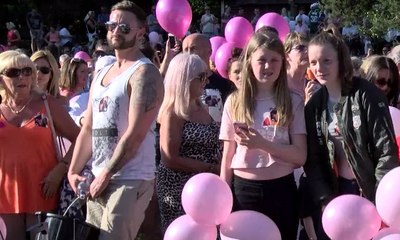 Warga Oldham Lepas Balon Kenang Korban Bom Manchester