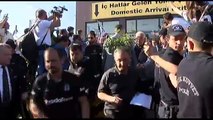 Beşiktaş Şampiyon Sloganıyla Karşılandı
