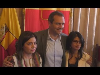 Descargar video: Napoli - de Magistris presenta i nuovi assessori Sardu e D’Ambrosio (27.05.17)