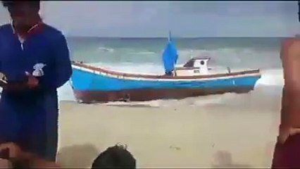 Nelayan Asal Indonesia melawan badai hingga ke Thailand